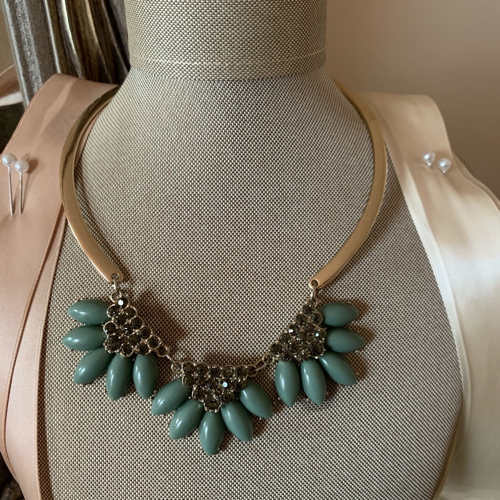 The Limited Collar Necklace